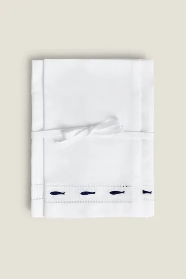 (в упаковке 2 штуки) льняное полотенце с вышитой рыбкой