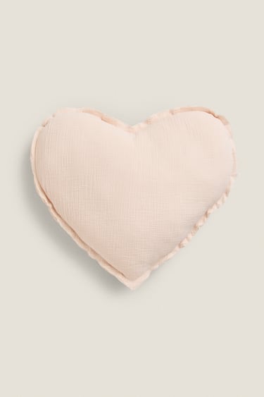 Подушка в форме сердца